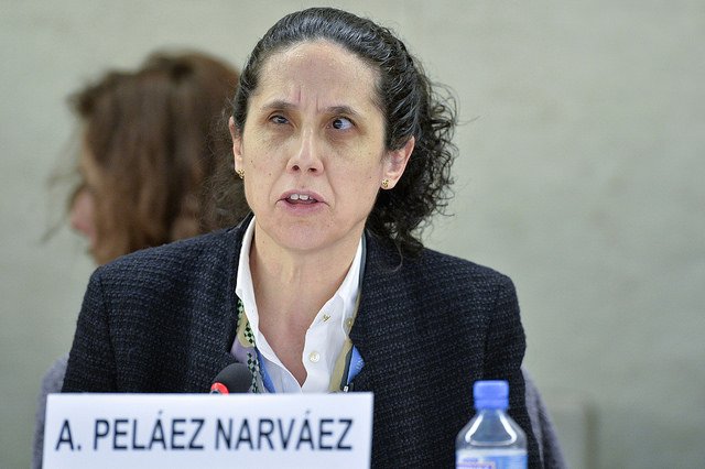 Ana Peláez habla en un evento